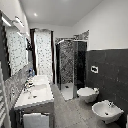 Vittoria Di Apartment Como